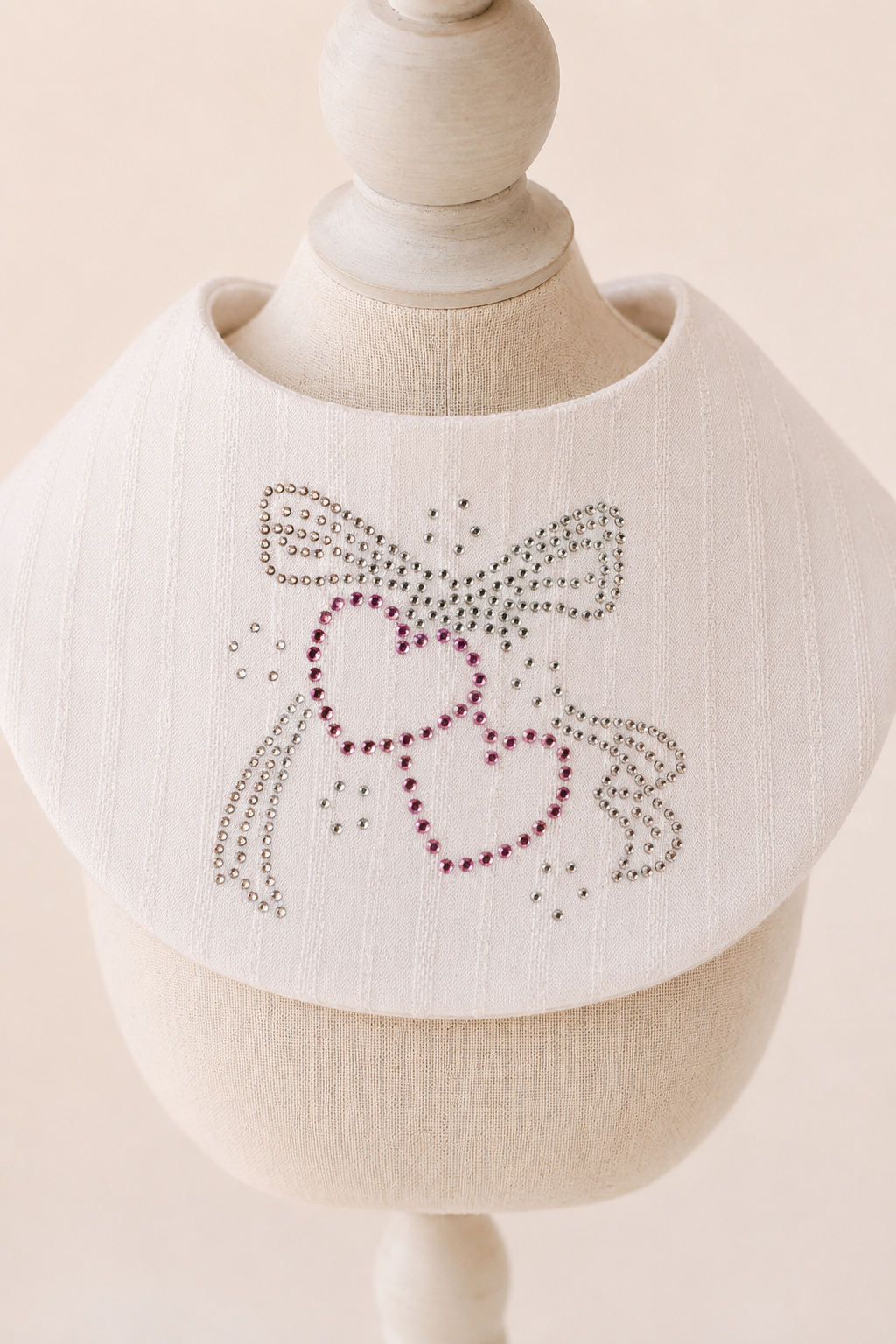 Amour Bow Collar on mannequin